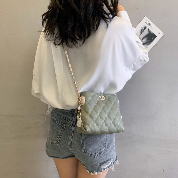 Elegant Quilted Crossbody Bag Bowlift