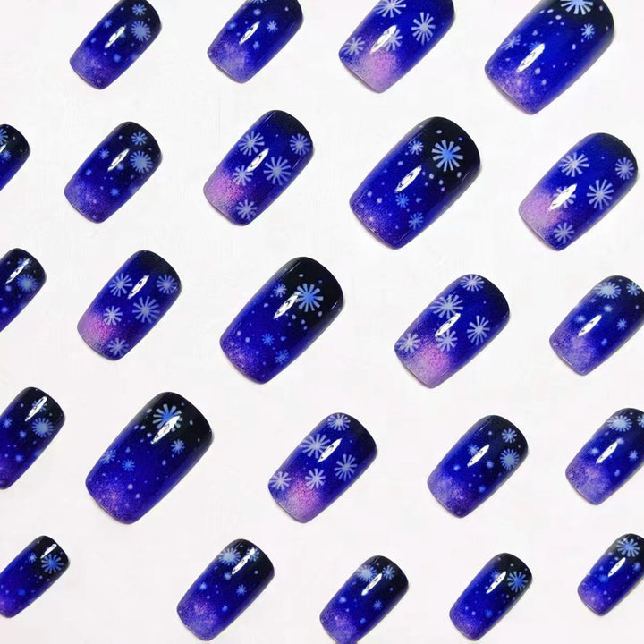 Artificial nails with shimmering winter design Bowlift