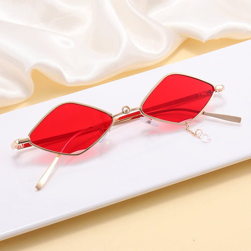Ladies fashionable sunglasses with faceted frame Bowlift