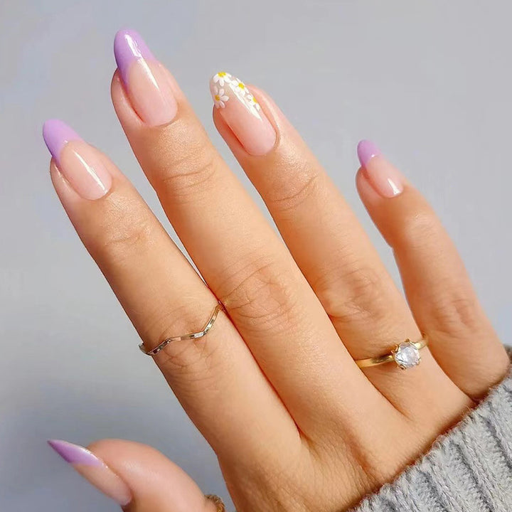 Artful nail extensions with an elegant leaf pattern Bowlift