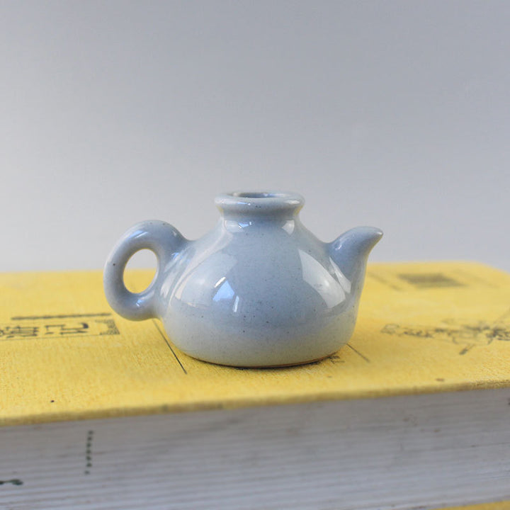 Elegant ceramic vase with artistic design Bowlift
