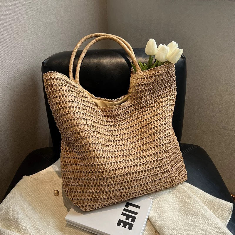 Handbag made of natural willow material with modern accents Bowlift