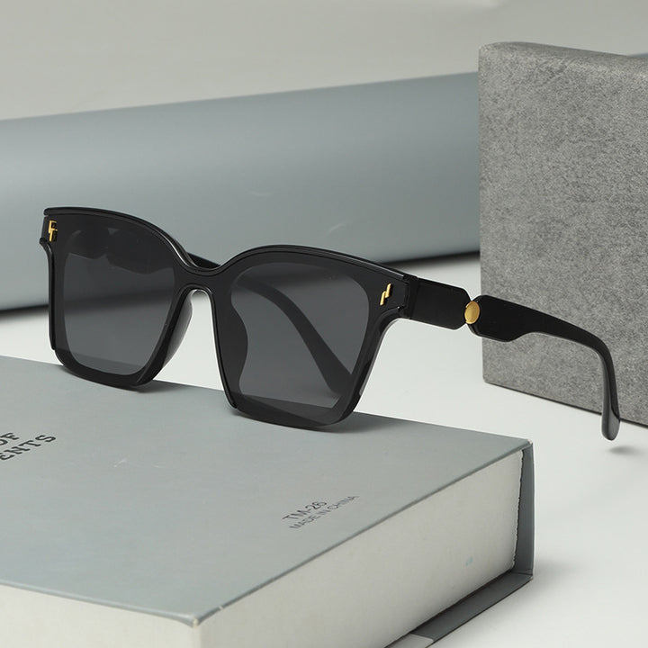 Women's Stylish Sunglasses with Stylish Frame Bowlift
