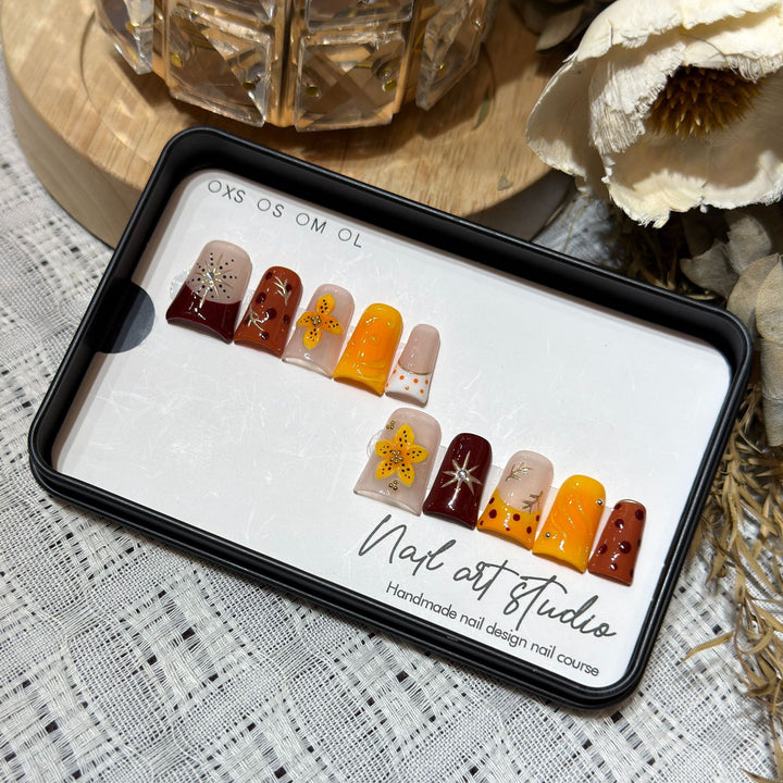 Handmade Floral Press-On Nail Set Bowlift