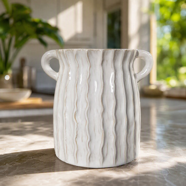 Elegant ceramic container with patterns Bowlift