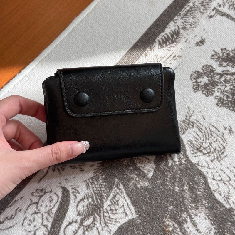 Stylish Compact Leather Cardholder Bowlift
