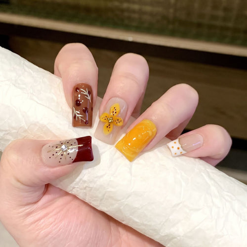 Handmade Floral Press-On Nail Set Bowlift