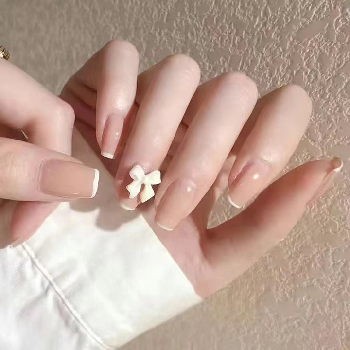 Elegant artificial nails with floral accents Bowlift