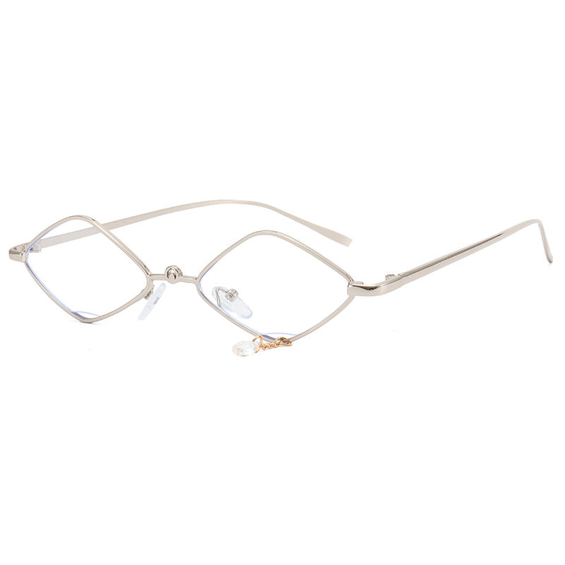 Ladies fashionable sunglasses with faceted frame Bowlift