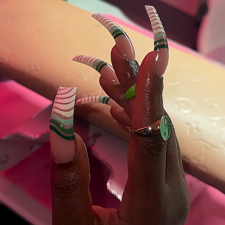 Artistic Long Press-On Nail Set with Unique Striped Design Bowlift