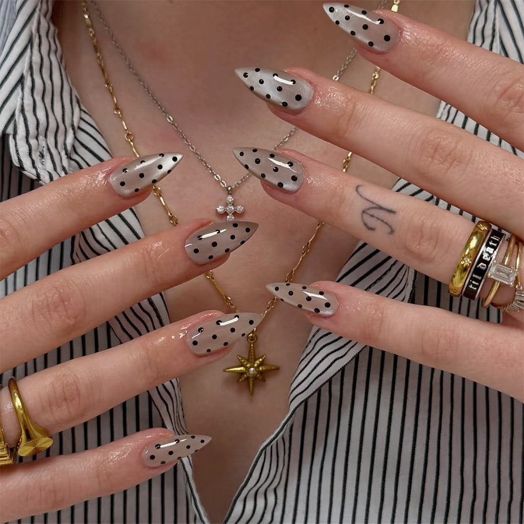 Artful nail tips in modern design Bowlift
