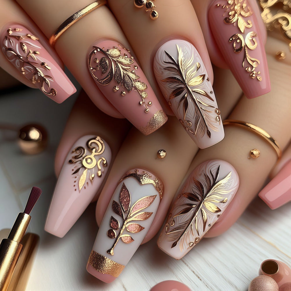 Elegant and artistically designed artificial nails Bowlift