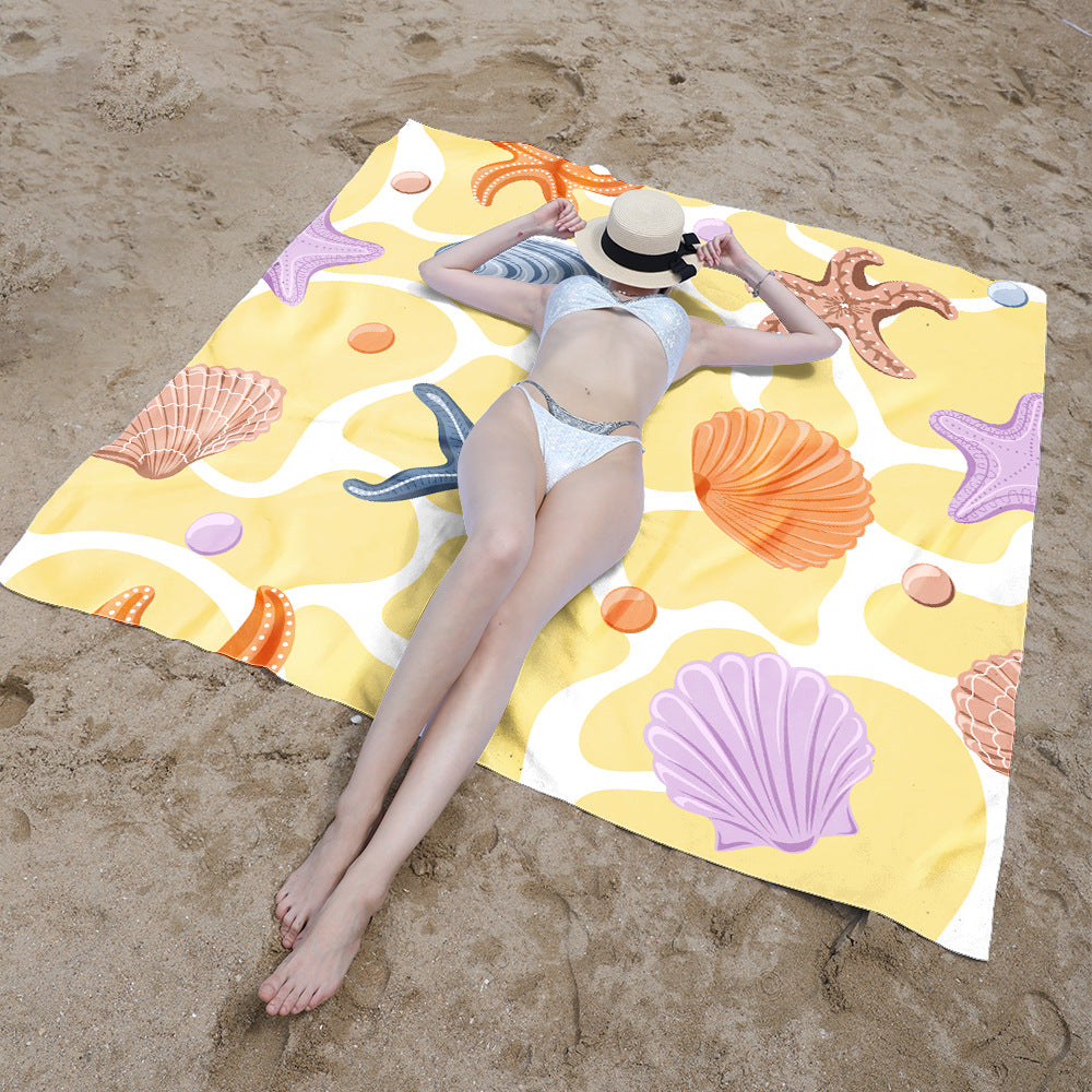 Beach blanket with sweet turtle motif Bowlift