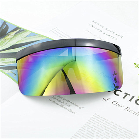 Ladies sport sunglasses in futuristic design Bowlift
