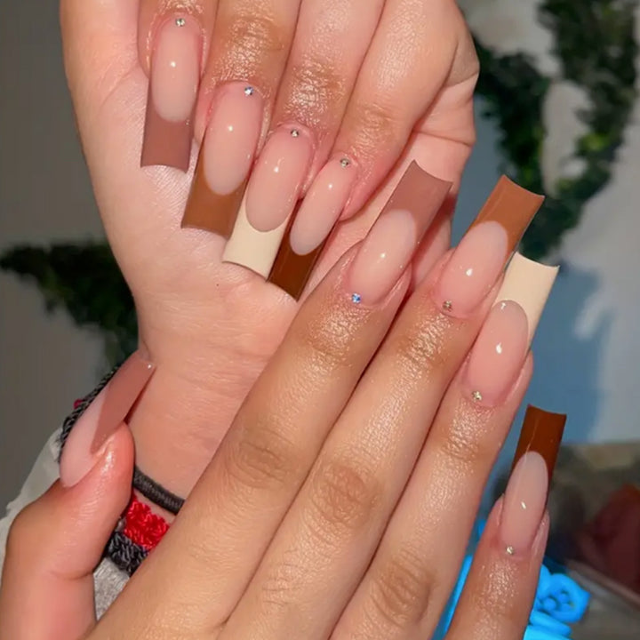 Glamorous artificial nails with rhinestone highlights Bowlift