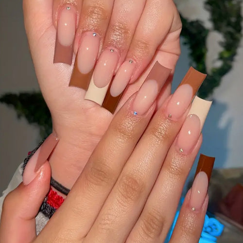 Glamorous artificial nails with rhinestone highlights Bowlift