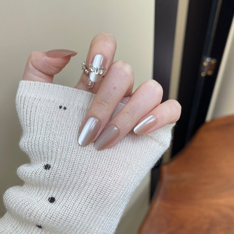 Elegant Silver Nail Art Bowlift