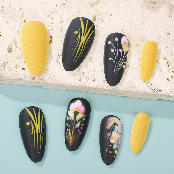 Artificial nails with floral patterns and accessories Bowlift
