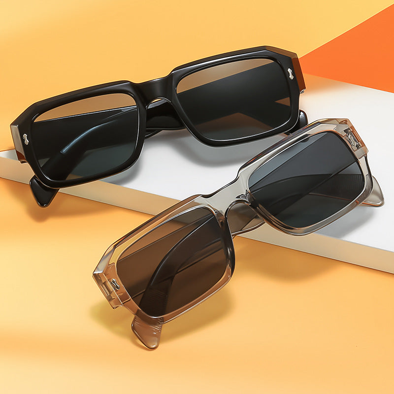 Contemporary Transparent Sunglasses Bowlift