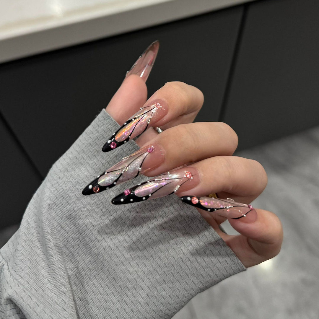 Artifical nail tips with elegant designs and glitter accents Bowlift