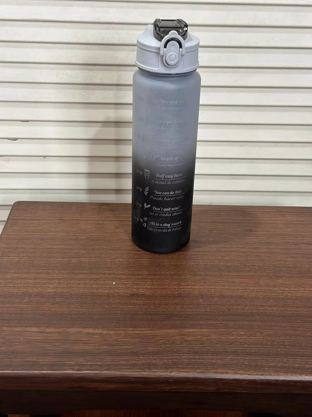 Women's Motivation Water Bottle with Integrated Time Marking Bowlift