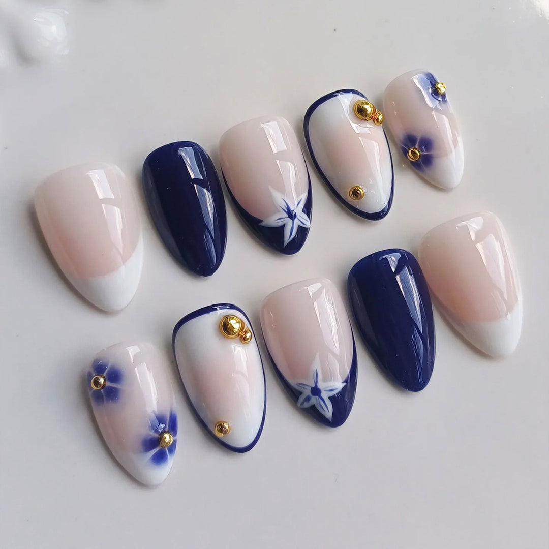 Artificial nail set with elegant rose and gold embellishments Bowlift