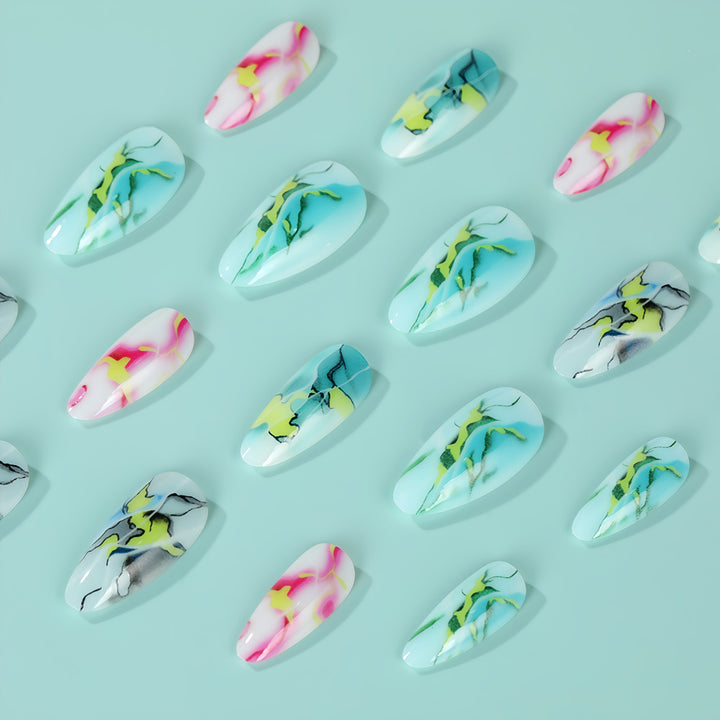 Artificial nails in modern marble design Bowlift