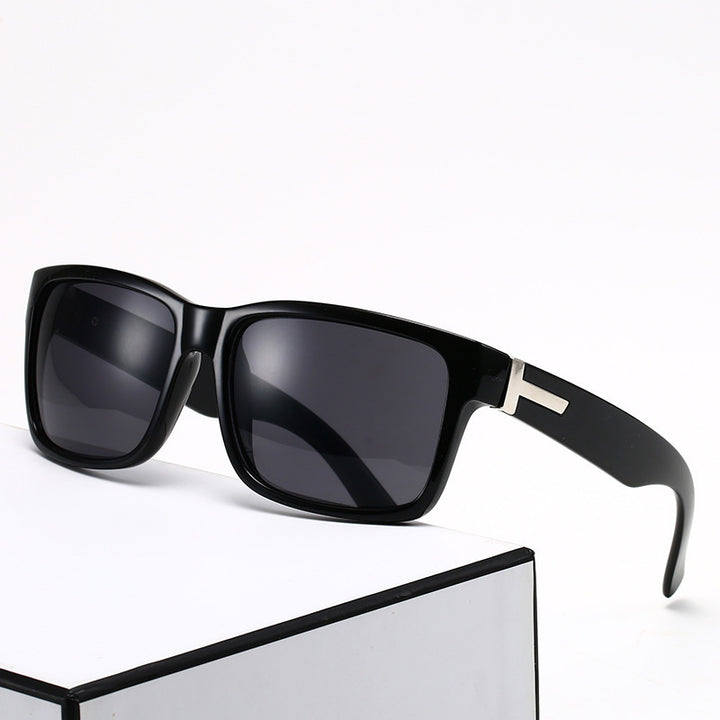 Ladies Stylish Sunglasses with Distinctive Frame Bowlift