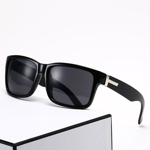 Ladies Stylish Sunglasses with Distinctive Frame Bowlift