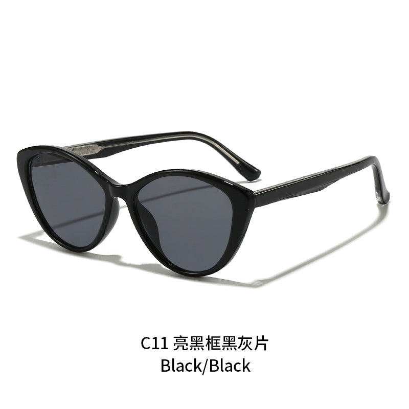 Ladies trendy sunglasses in modern cat-eye style Bowlift