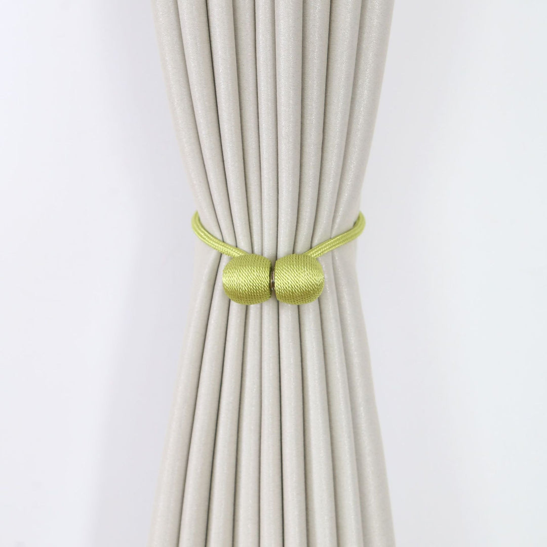 Decorative curtain tieback Bowlift
