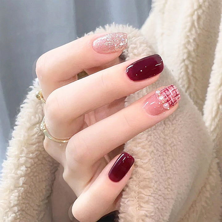Artificial nail set with glamorous glitter and textural accents Bowlift
