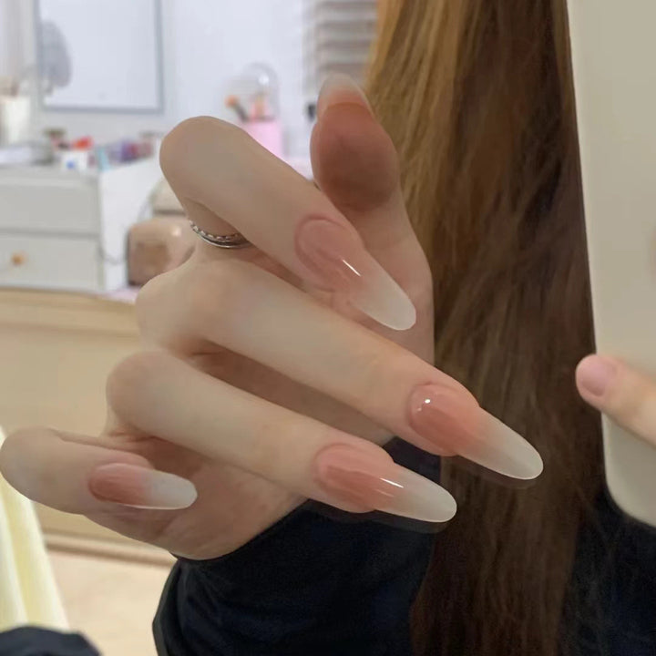 Artificial nails with elegant ombre finish Bowlift