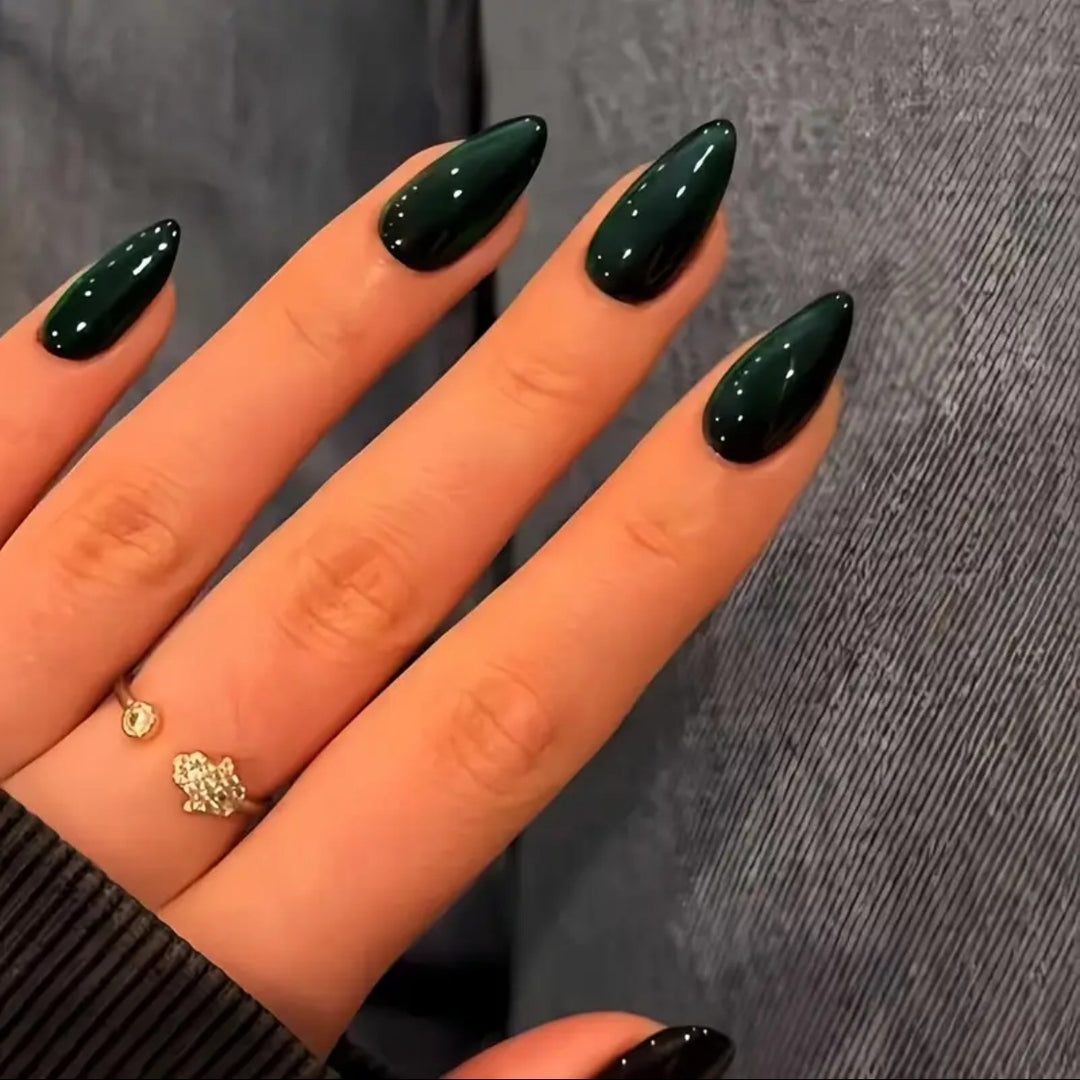 Artificial nail set with elegant high gloss and stiletto design Bowlift