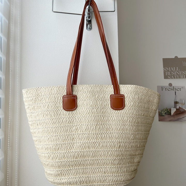 Handcrafted straw bag with elegant leather handles Bowlift