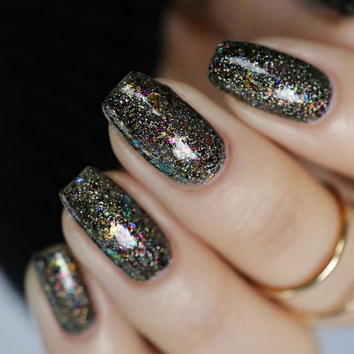 Shiny artificial nails with sparkling glitter Bowlift