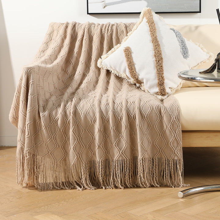 Ladies elegant and cozy knitted blanket with fringes Bowlift