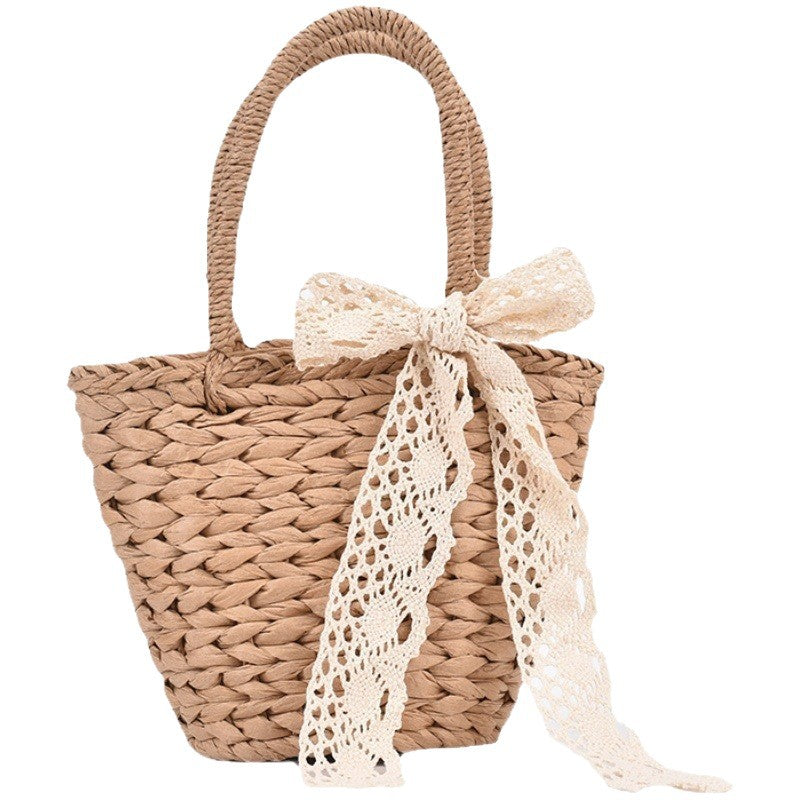 Trendy basket bag with lace application Bowlift