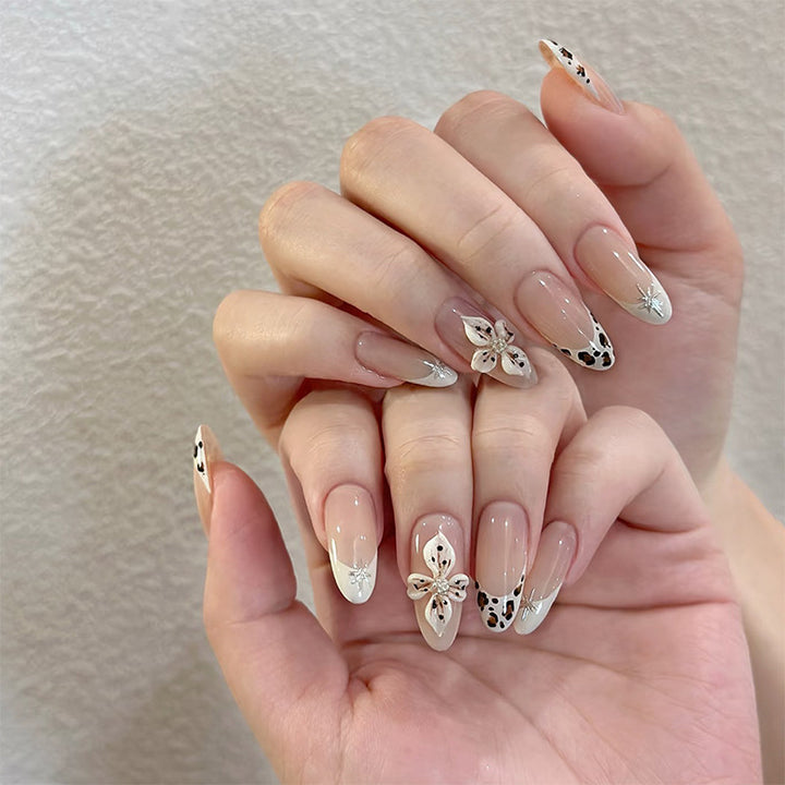 Artificial nails with exclusive flower design Bowlift