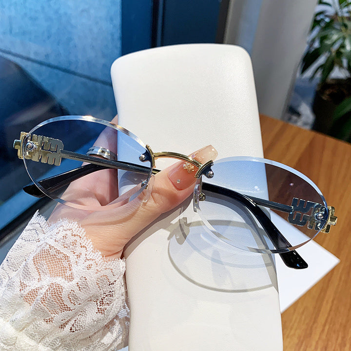 Ladies fashionable sunglasses in elegant oval design Bowlift