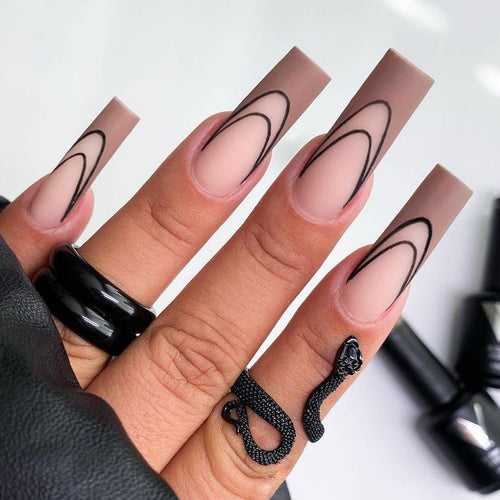 Glamorous artificial nails in modern look Bowlift