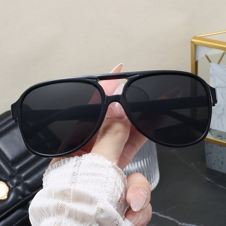 Women’s Oversized Sunglasses with Sporty Design Bowlift
