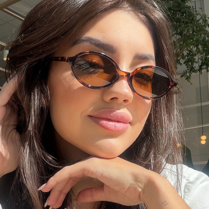 Ladies fashionable retro-inspired sunglasses Bowlift