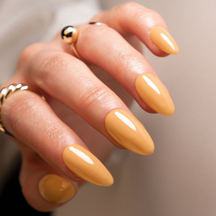 elegant Stiletto nails in high gloss finish Bowlift