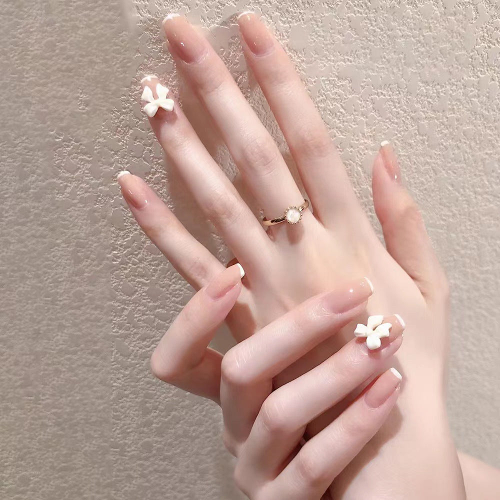 Elegant artificial nails with floral accents Bowlift