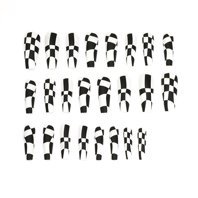 Nail set with stylish checkerboard pattern Bowlift