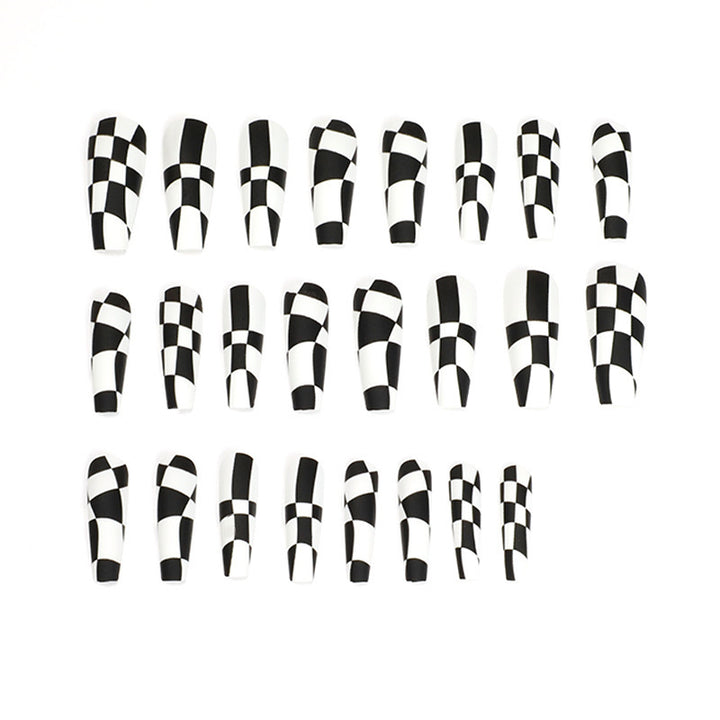 Nail set with stylish checkerboard pattern Bowlift