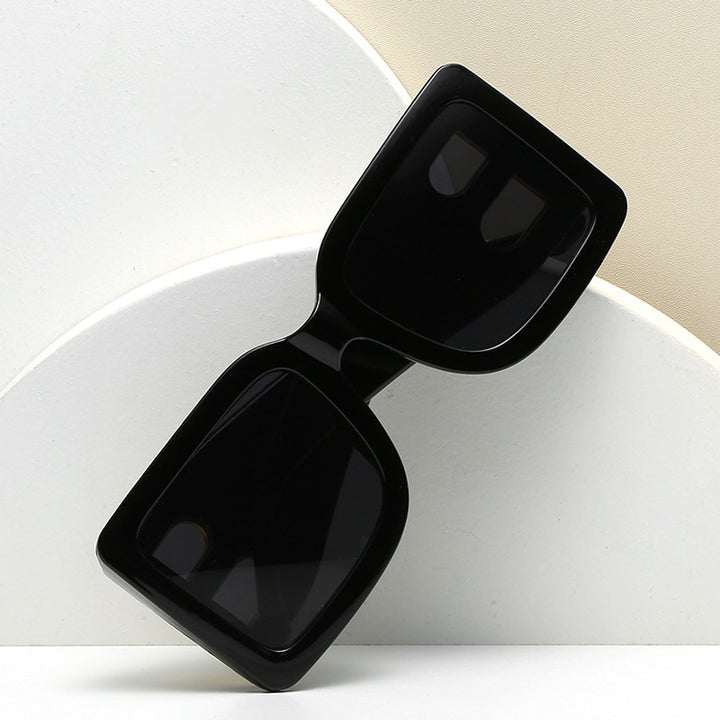 Women Oversized Sunglasses with Decorative Frame Bowlift