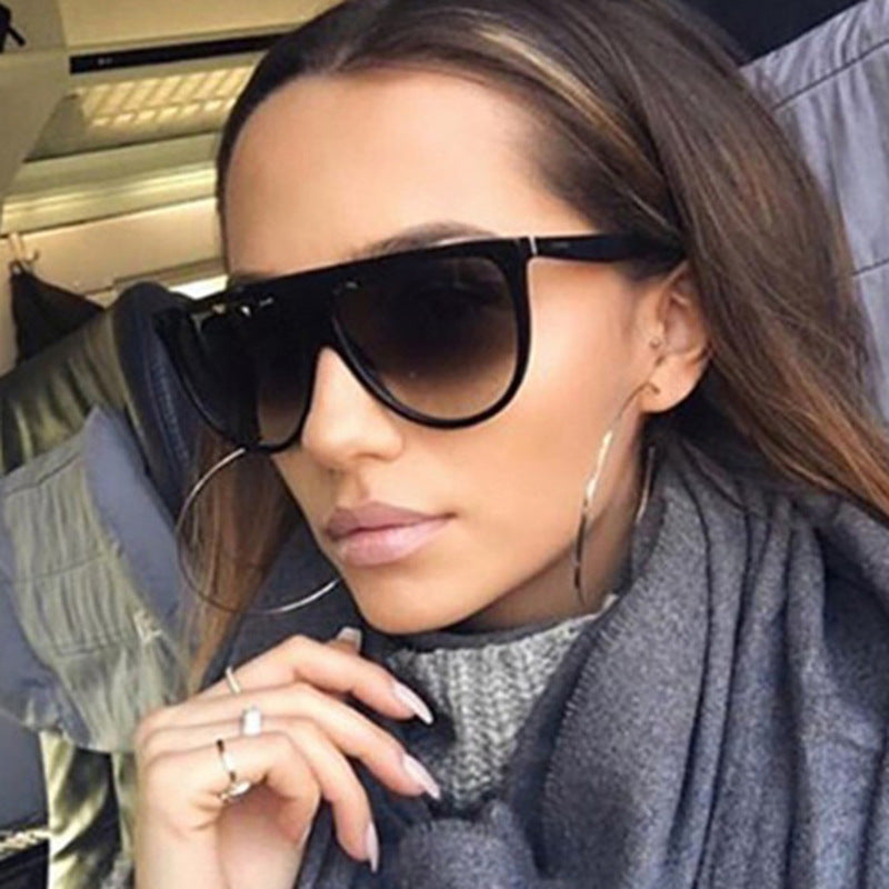 Ladies trendy oversized sunglasses with stylish transparent frame Bowlift