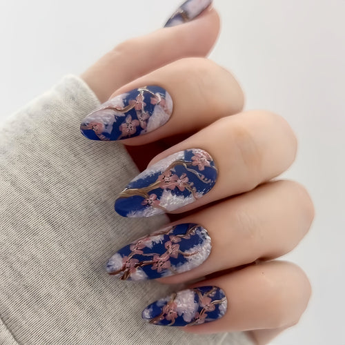 Artificial nails in floral design Bowlift